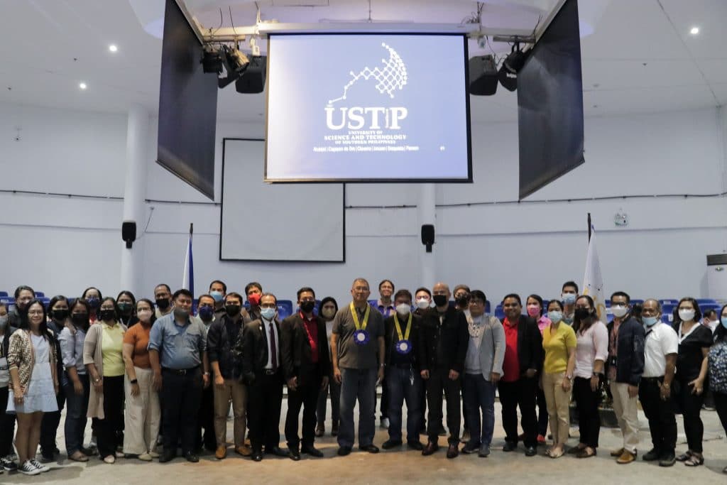 DOST Secretary dela Peña with the USTP Officials