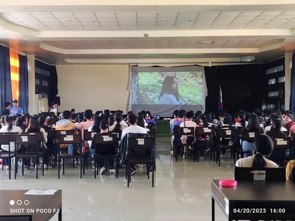 Students watching Salida