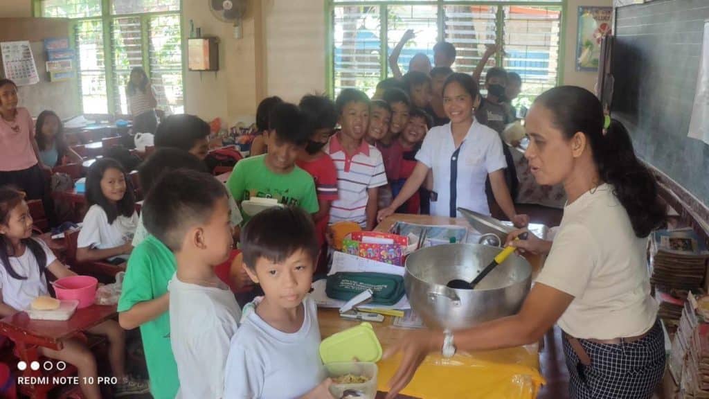 USTP Panaon NSTP students provide meal service to PES 4