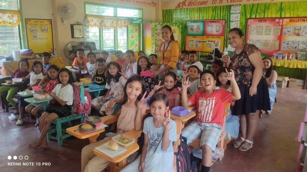 USTP Panaon NSTP students provide meal service to PES 5